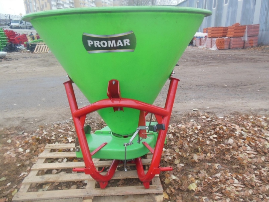 Разбрасыватель удобрений садовый Promar 500л